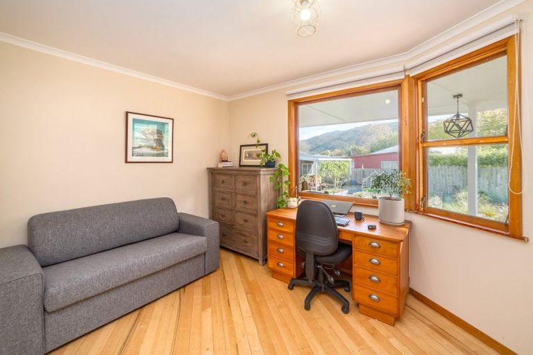 Photo of property in 9 Card Crescent, Featherston, 5710