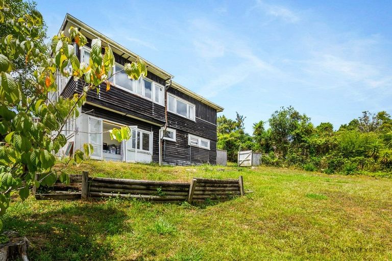 Photo of property in 14 Fairmount Road, Titirangi, Auckland, 0604