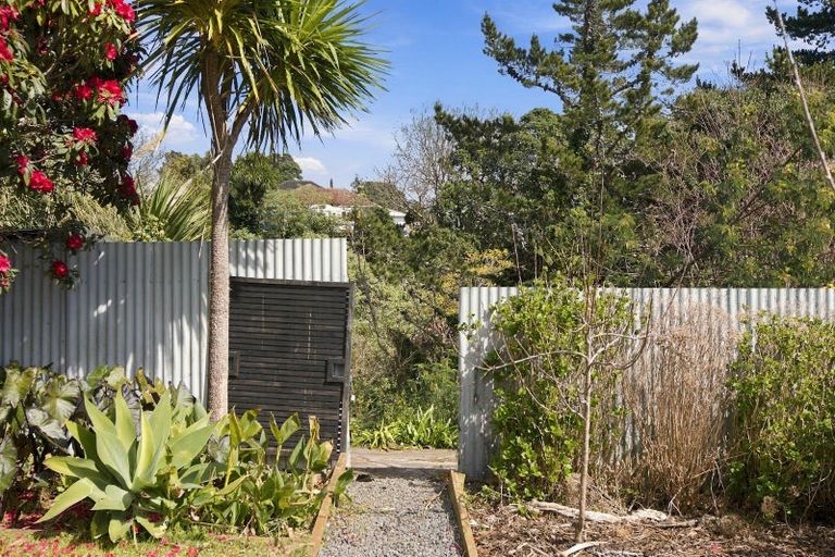 Photo of property in 28 Annandale Street, Lynmouth, New Plymouth, 4310