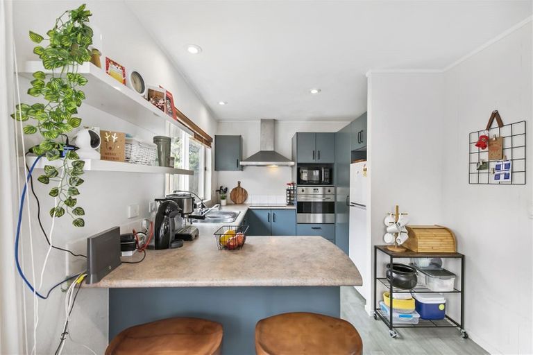 Photo of property in 2/1 Mossop Rise, Glenfield, Auckland, 0629