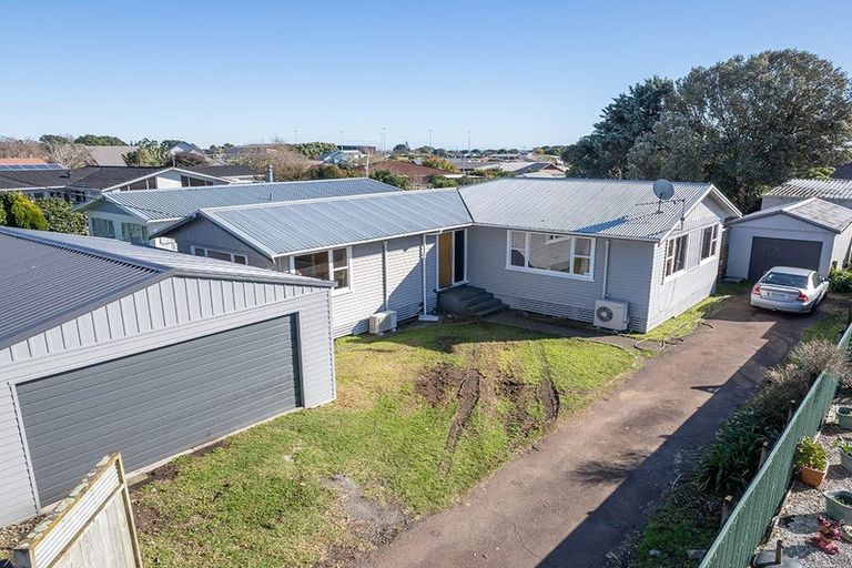 Photo of property in 15 Bayly Street, Waitara, 4320