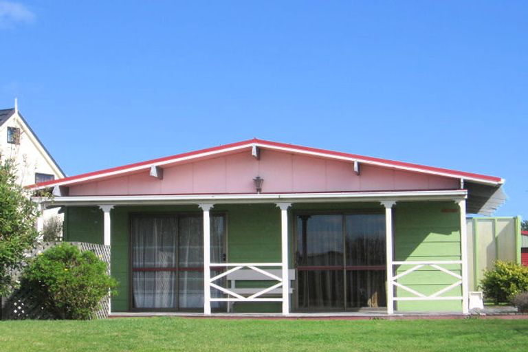 Photo of property in 26 Thomas Place, Foxton Beach, Foxton, 4815