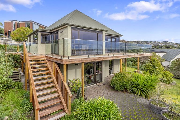 Photo of property in 20 Inverness Lane, Redcliffs, Christchurch, 8081