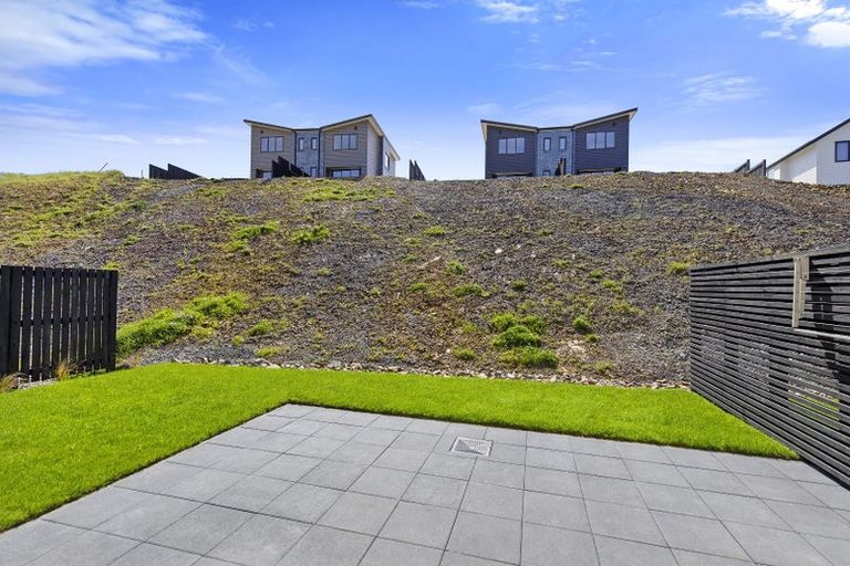 Photo of property in 29 Turtleback Avenue, Whitby, 5024