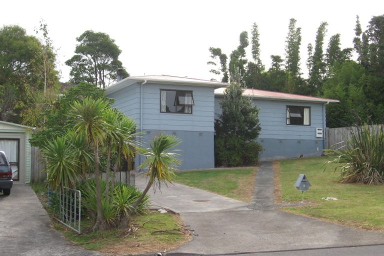 Photo of property in 6 Louise Place, West Harbour, Auckland, 0618