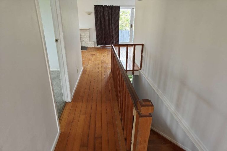 Photo of property in 33 Howard Road, Northcote, Auckland, 0627