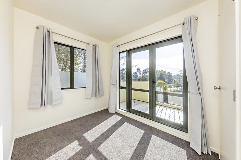 Photo of property in 1/3 Orwell Road, Greenhithe, Auckland, 0632