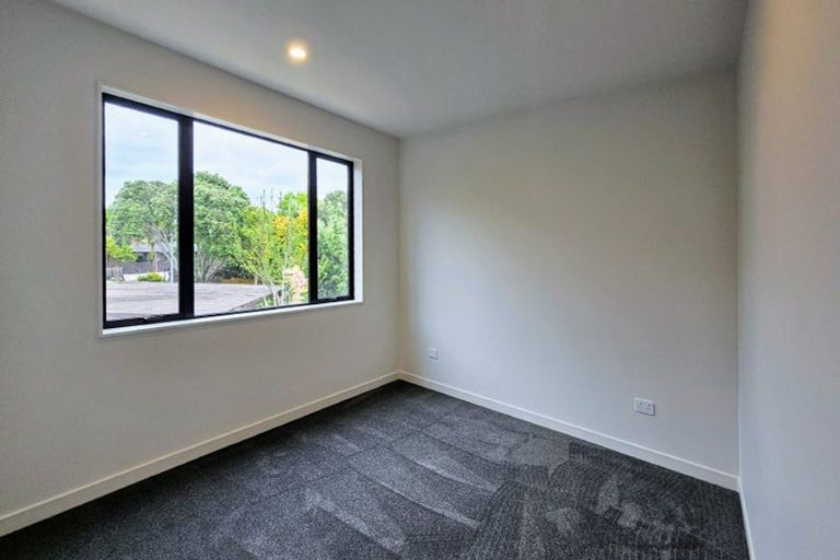 Photo of property in 7b Lewisham Street, Highland Park, Auckland, 2010