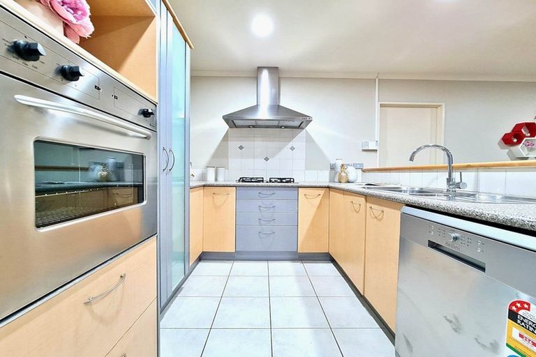 Photo of property in 12 Ironstone Place, Randwick Park, Auckland, 2105