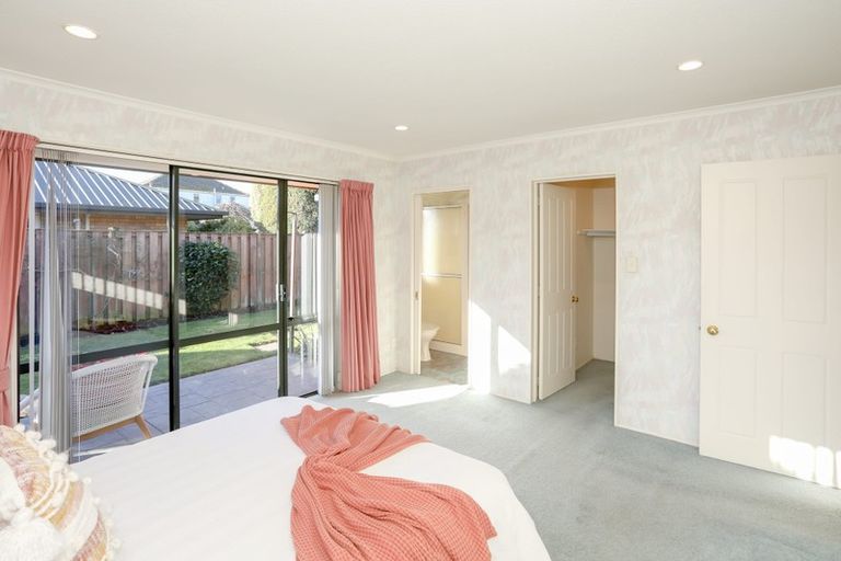 Photo of property in 11 Villa Grove, Ilam, Christchurch, 8041