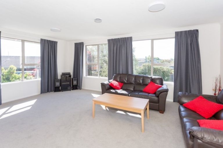 Photo of property in 25 Delaware Crescent, Russley, Christchurch, 8042