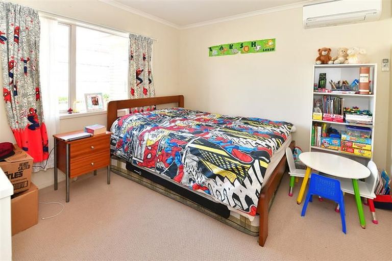 Photo of property in 1 Springtide Place, Red Beach, 0932