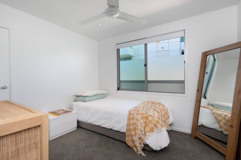 Photo of property in 2/135 Marine Parade, Mount Maunganui, 3116