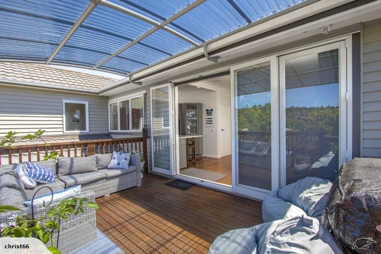 Photo of property in 27a Eastglen Road, Glen Eden, Auckland, 0602