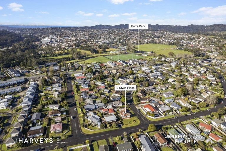 Photo of property in 2 Styca Place, Sunnyvale, Auckland, 0612