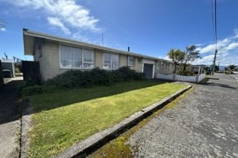Photo of property in 15 Brougham Street, Westport, 7825