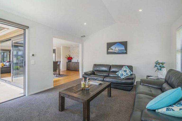 Photo of property in 10 Topping Place, Whitianga, 3510