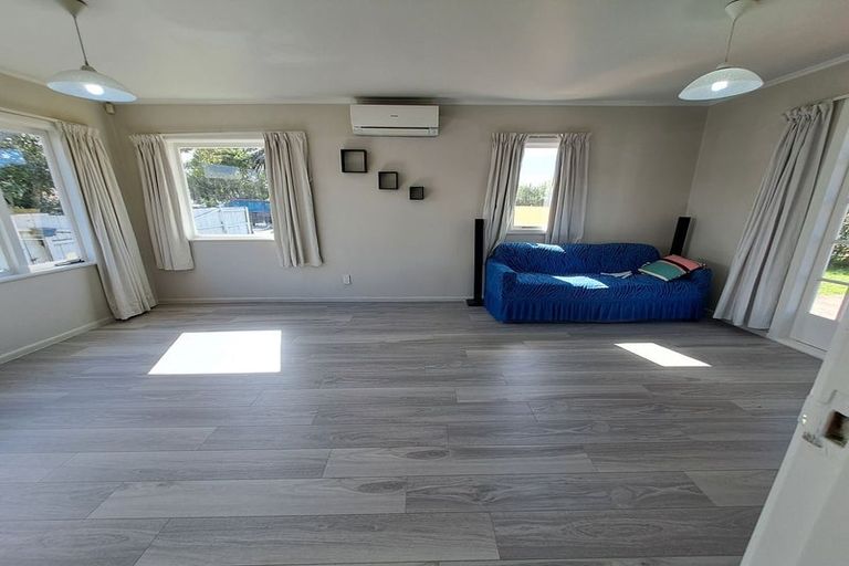 Photo of property in 3244a Great North Road, New Lynn, Auckland, 0600