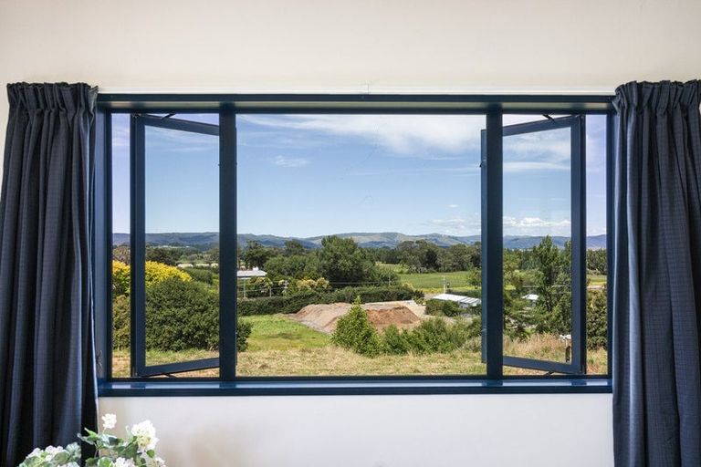 Photo of property in 55 Royal Oak Drive, Kelvin Grove, Palmerston North, 4414