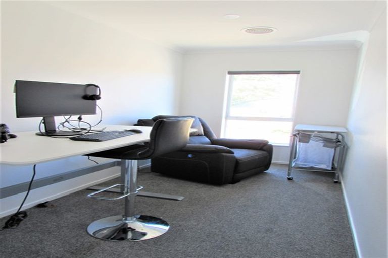 Photo of property in 33 Havana Rise, Grenada Village, Wellington, 6037