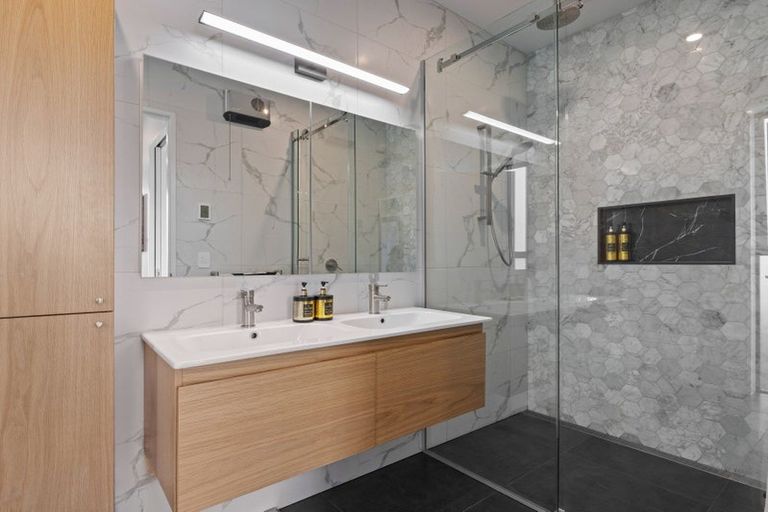 Photo of property in 22b Strowan Road, Strowan, Christchurch, 8052