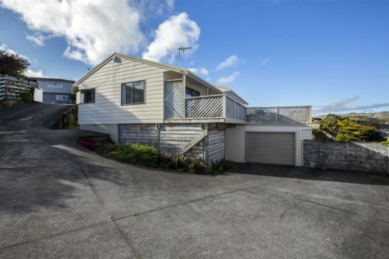 Photo of property in 8 Finn Place, Titahi Bay, Porirua, 5022