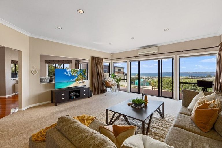 Photo of property in 10 Ascot Way, Orewa, 0931