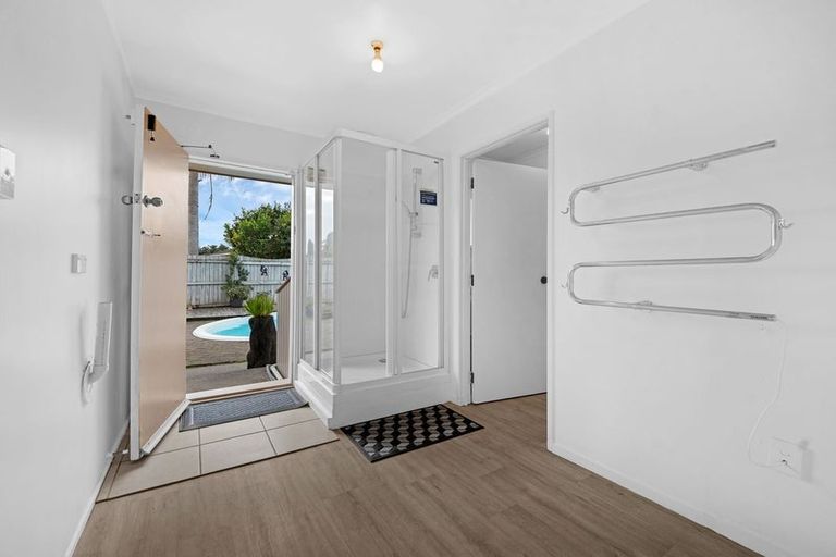 Photo of property in 120 Walter Strevens Drive, Conifer Grove, Takanini, 2112