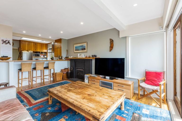 Photo of property in 39 Bayview Road, Paremata, Porirua, 5024