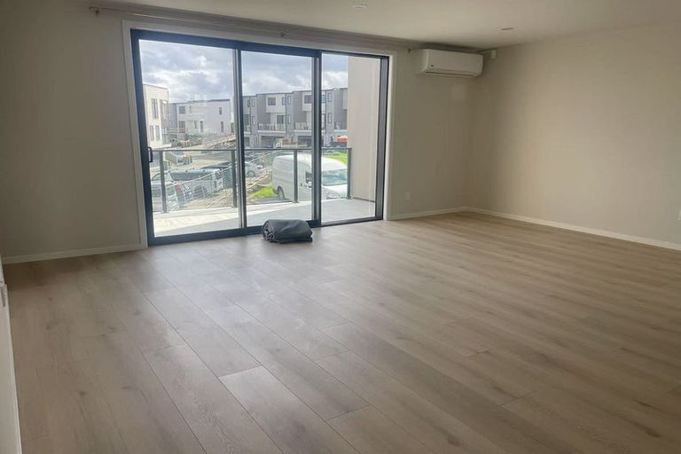 Photo of property in 1 Lemon Tree Lane, Flat Bush, 2019