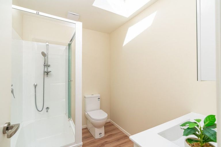 Photo of property in 2 Huntingdon Street, Northland, Wellington, 6012