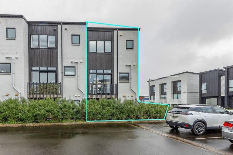 Photo of property in 2 Mayfly Lane, Hobsonville, Auckland, 0616