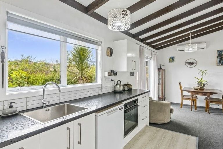 Photo of property in 497b Te Moana Road, Waikanae, 5036