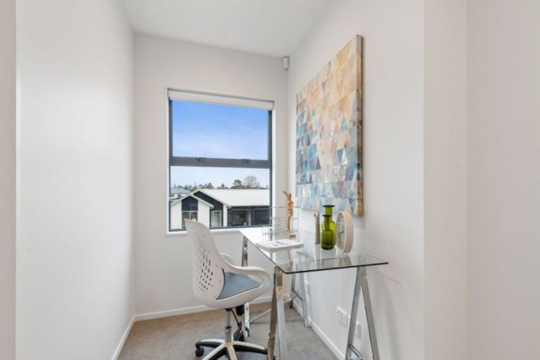 Photo of property in 42 Waituarua Drive, Takanini, 2112