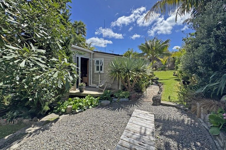 Photo of property in 2/54 Killarney Avenue, Torbay, Auckland, 0630