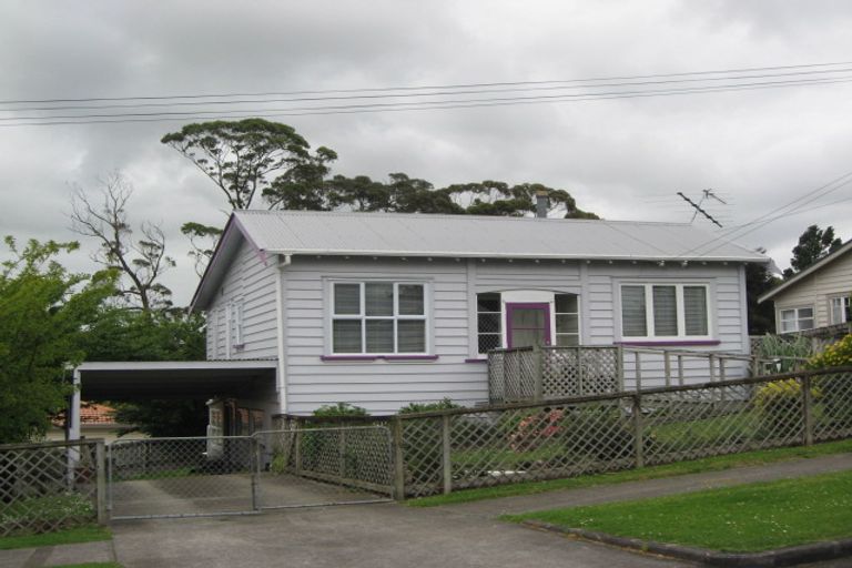 Photo of property in 4b Waiari Road, Conifer Grove, Takanini, 2112