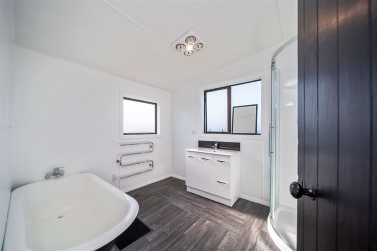 Photo of property in 154 Miranda Street, Stratford, 4332