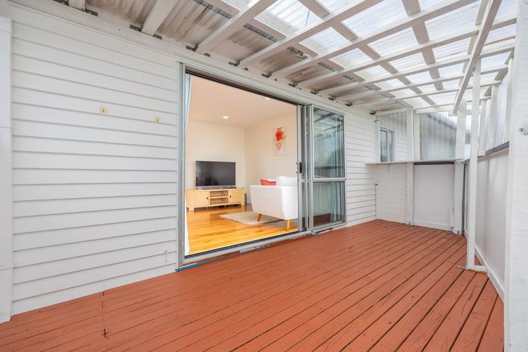 Photo of property in 1/12 Seaview Road, Glenfield, Auckland, 0629