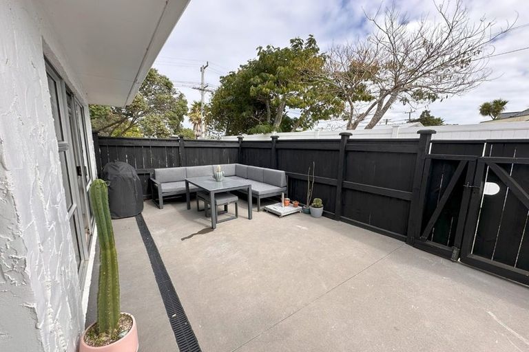 Photo of property in 1/10 Salem Place, Torbay, Auckland, 0630