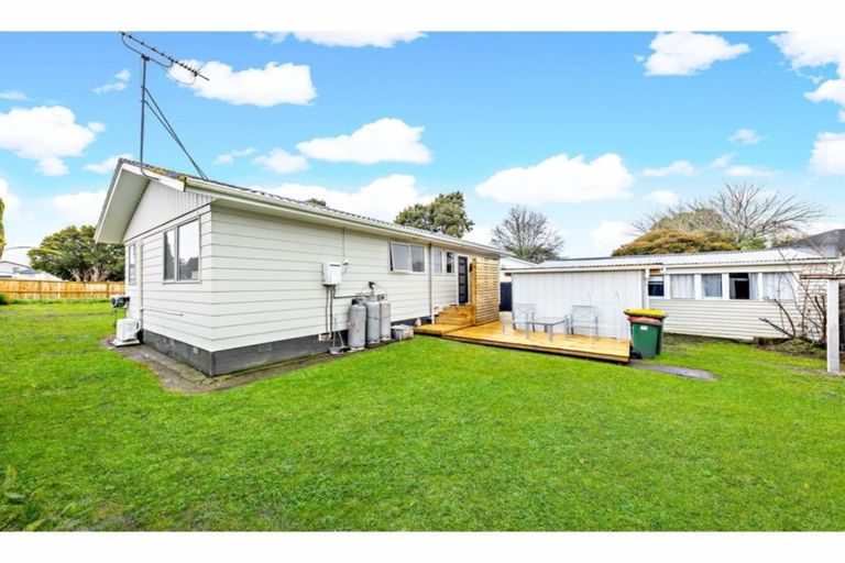 Photo of property in 11 Hinton Place, Weymouth, Auckland, 2103