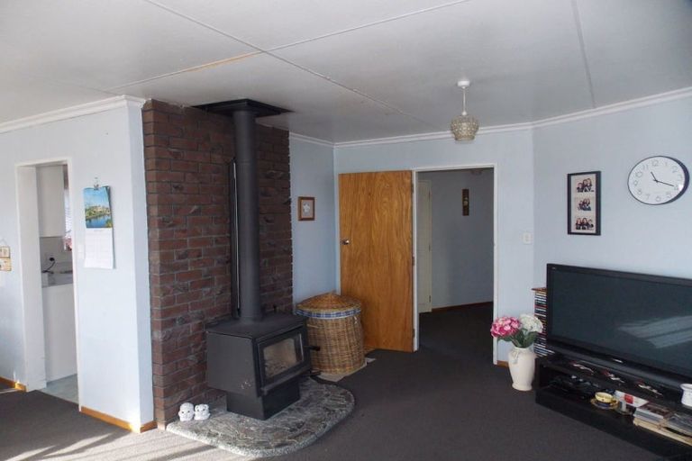 Photo of property in 122 Benmore Avenue, Cloverlea, Palmerston North, 4412