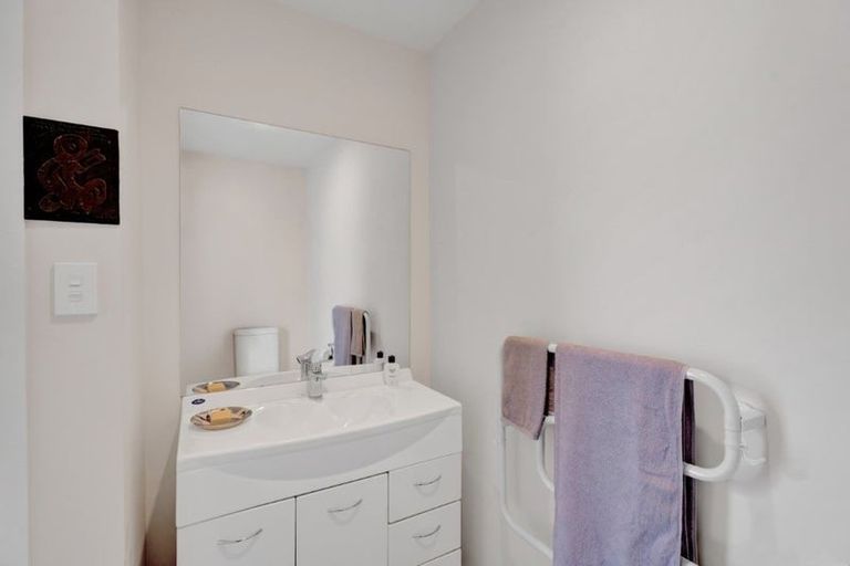 Photo of property in 46 Lismore Street, Merrilands, New Plymouth, 4312