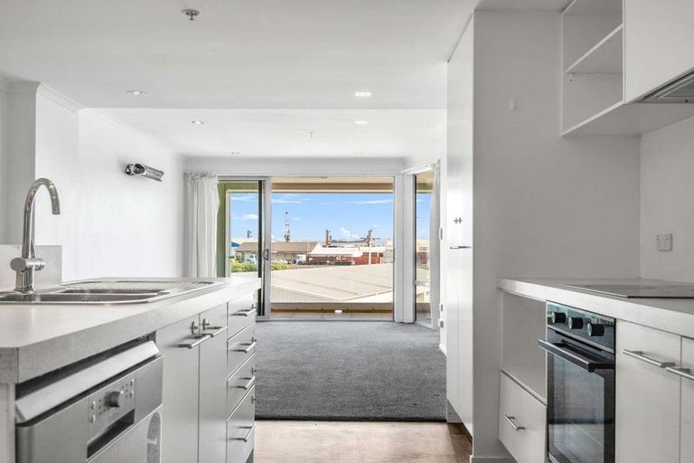 Photo of property in Algarve Apartments, 215/332 Maunganui Road, Mount Maunganui, 3116