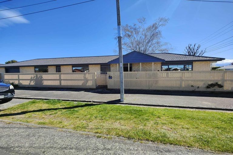 Photo of property in 2 Garrison Street, Carterton, 5713