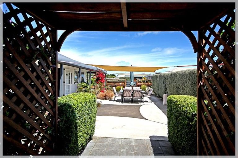 Photo of property in 6 Godwit Court, Foxton Beach, Foxton, 4815