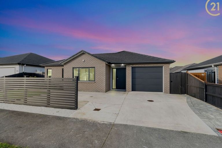 Photo of property in 25 Koroheke Road, Takanini, 2110