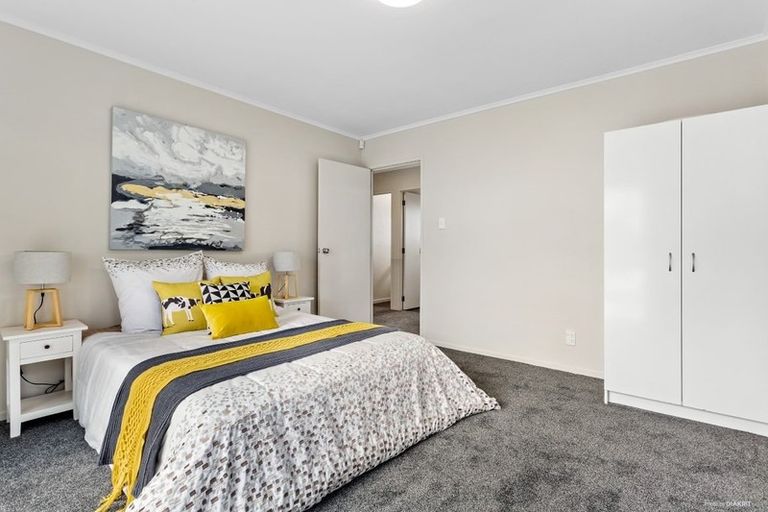 Photo of property in 28 Cedar Heights Avenue, Massey, Auckland, 0614