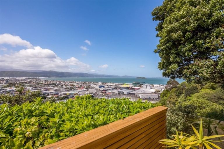 Photo of property in 19 London Road, Korokoro, Lower Hutt, 5012