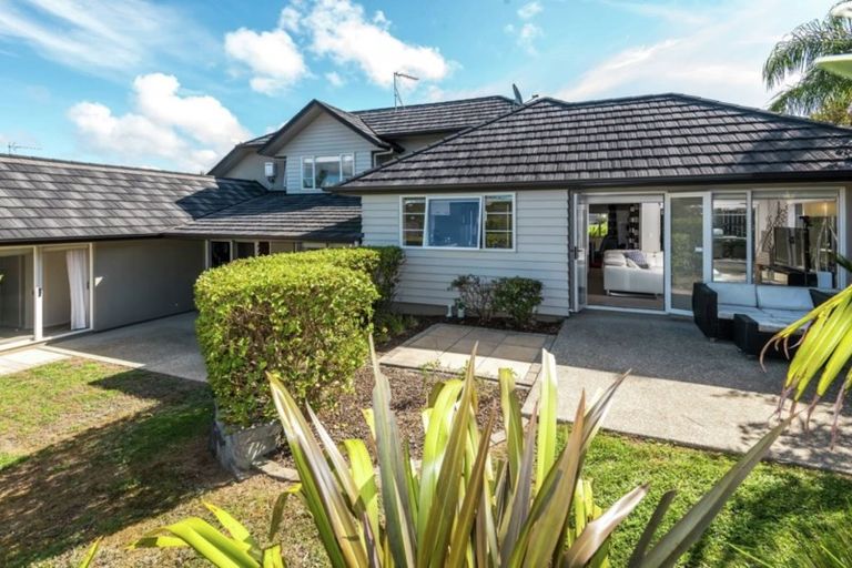 Photo of property in 13 Chateau Rise, Flat Bush, Auckland, 2016