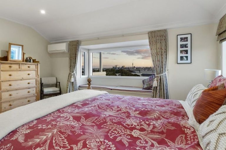 Photo of property in 31 Seaview Avenue, Northcote, Auckland, 0627